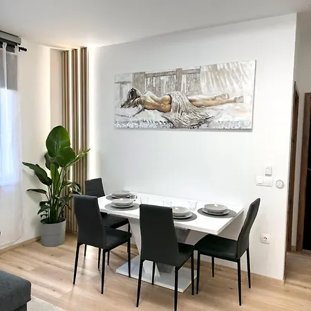 P193 Stylish Budapest