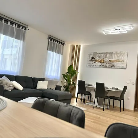 P193 Stylish Budapest