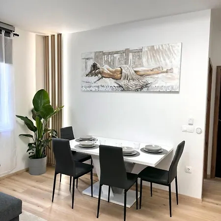 P193 Stylish Budapeşte