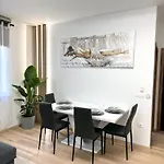 P193 Stylish Budapest